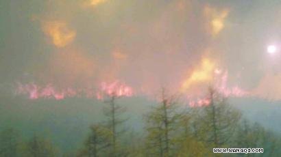 四川康定发生森林大火 木格措景区被迫关闭